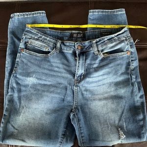Judy Blue factory destroyed ankle jeans size 32 relaxed fit